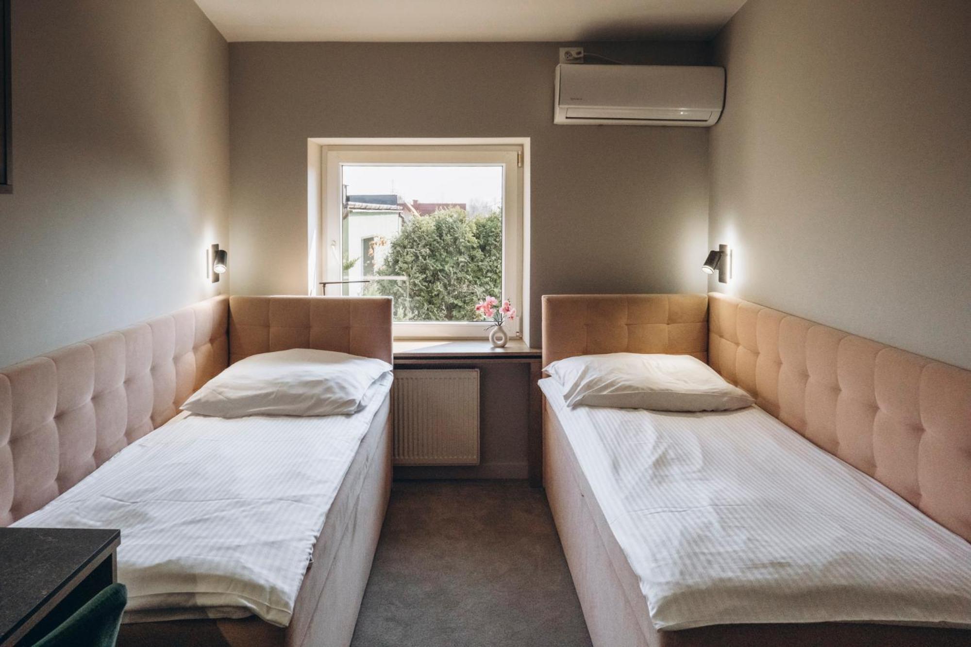 Hotel-24 Płock エクステリア 写真