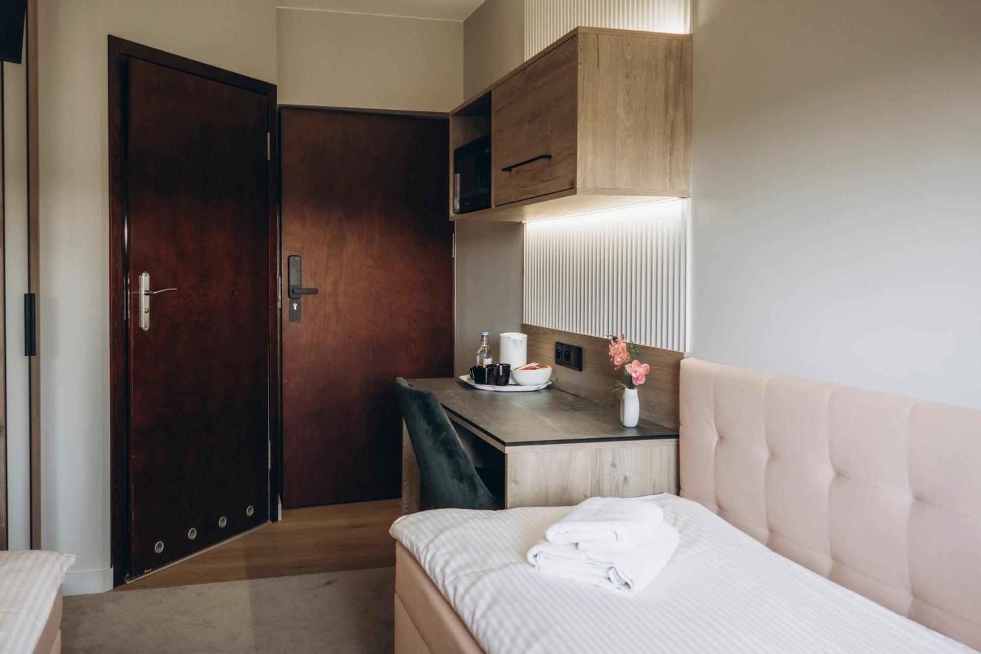 Hotel-24 Płock エクステリア 写真