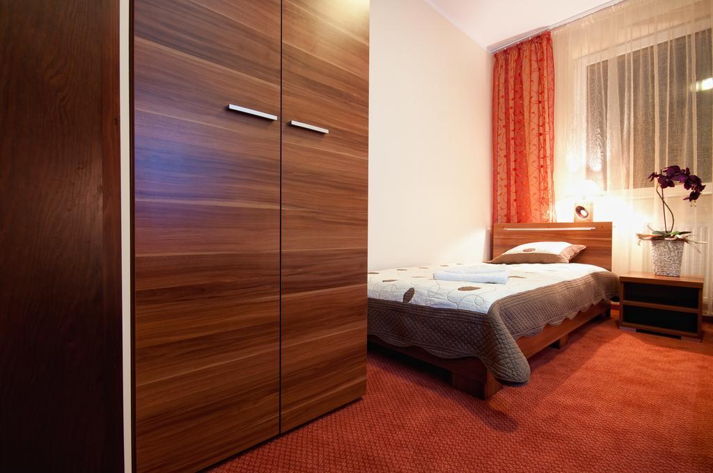 Hotel-24 Płock エクステリア 写真